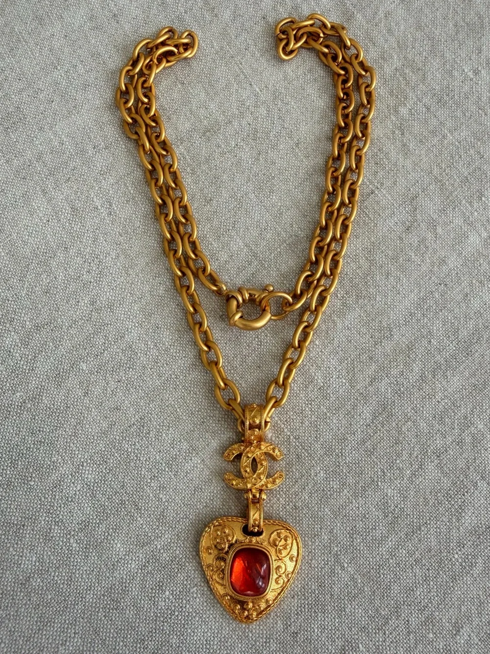 ♥️CHANEL Gold-Tone Heart Pendant Necklace with Red Cabochon♥️